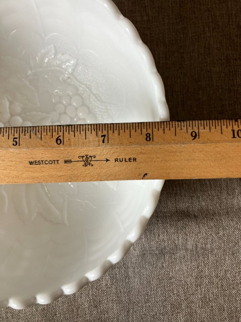 Vintage Imperial Glass 8-1/2" White Milk Glass Bowl Embossed Grape Scallop Edge - Picture 6 of 7